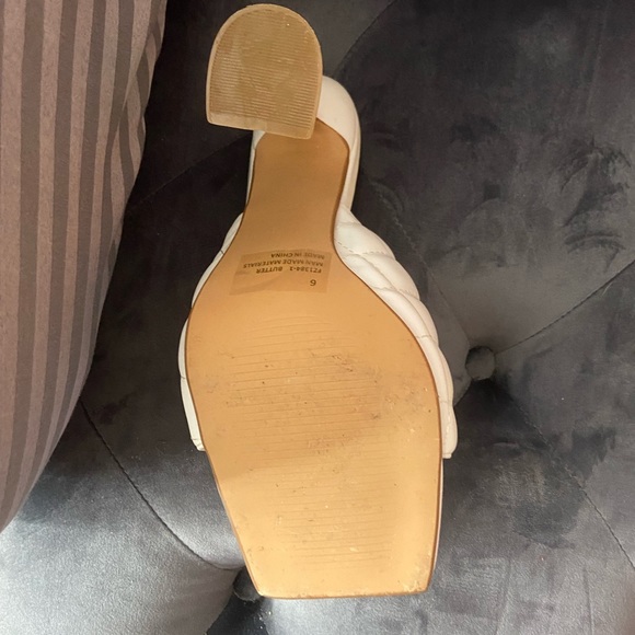 HEELS - Picture 3 of 4